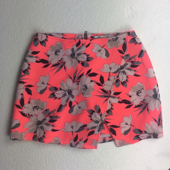 Hollister Pants - Flowered Skort